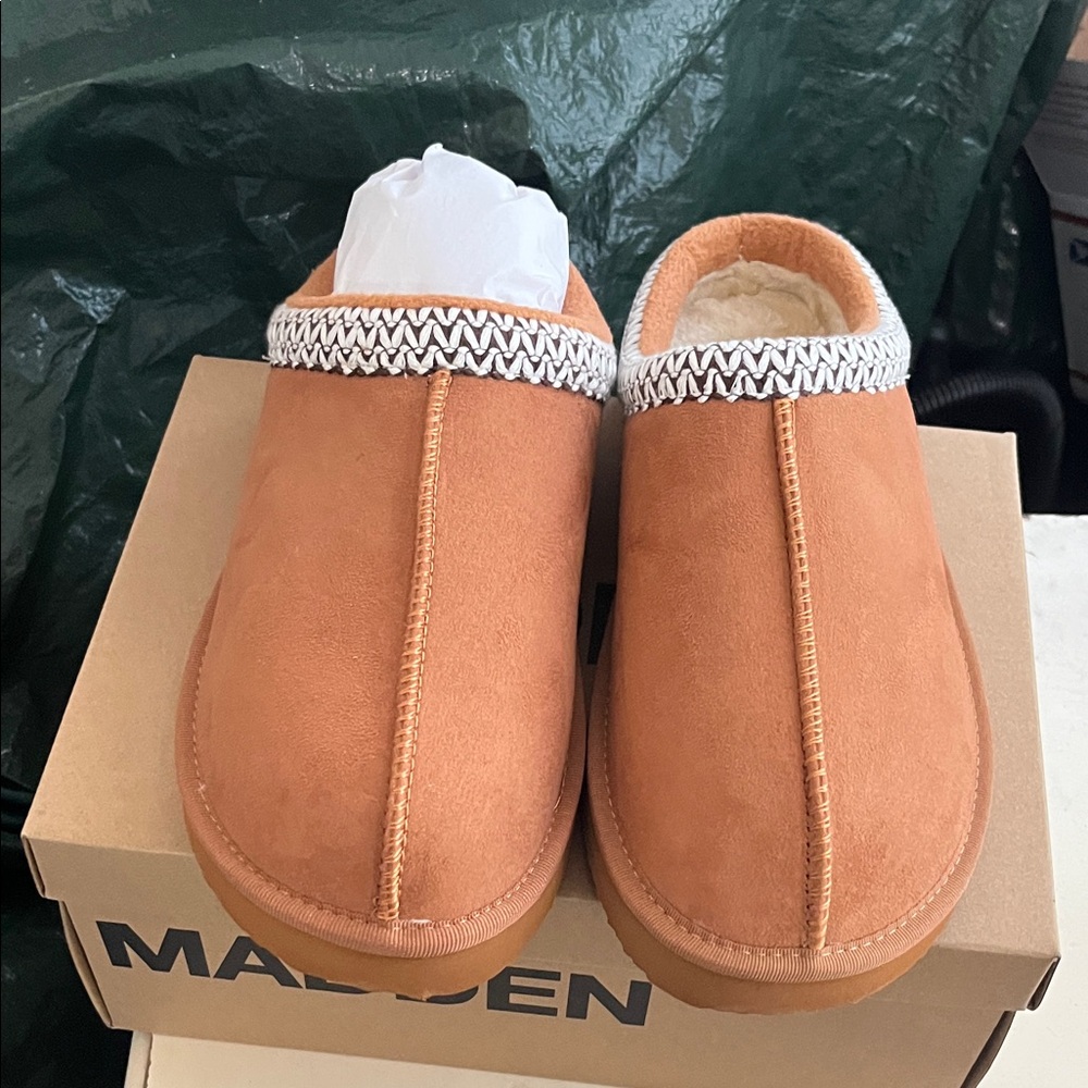 Brand new in box Steve Madden Chestnut Slip-On Slippers - Picture 2 of 3